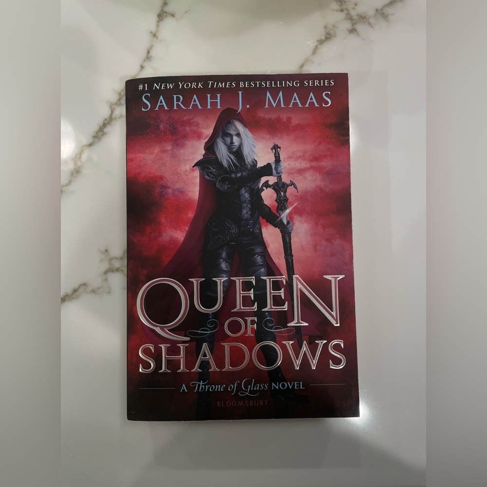 QUEEN OF SHADOWS - THRONE OF GLASS